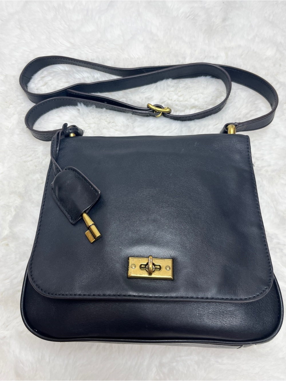 Y2K Fossil Memoir Novella Black Leather Crossbody Bag Brass Turn-Lock & Key